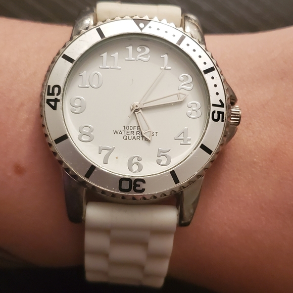 Watch - Picture 1 of 5